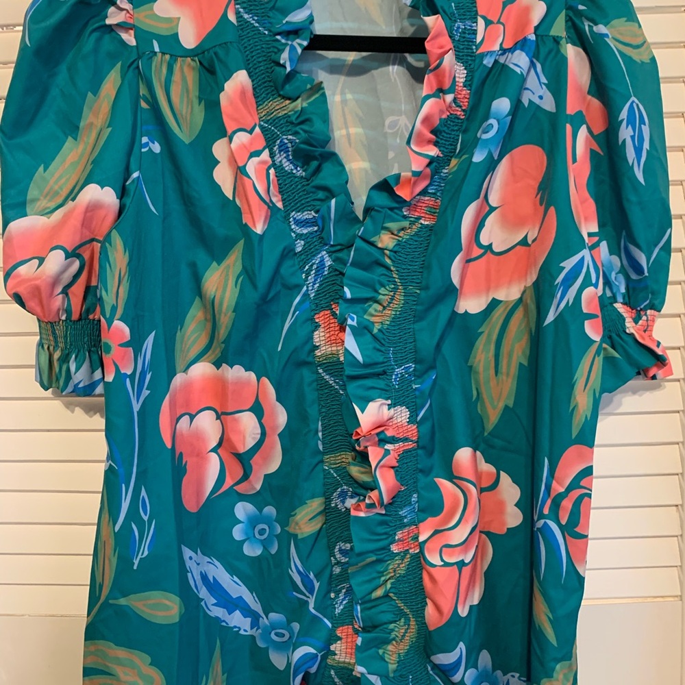 Green with multi colors Short Sleeve Ruffled Blouse with Bib Collar